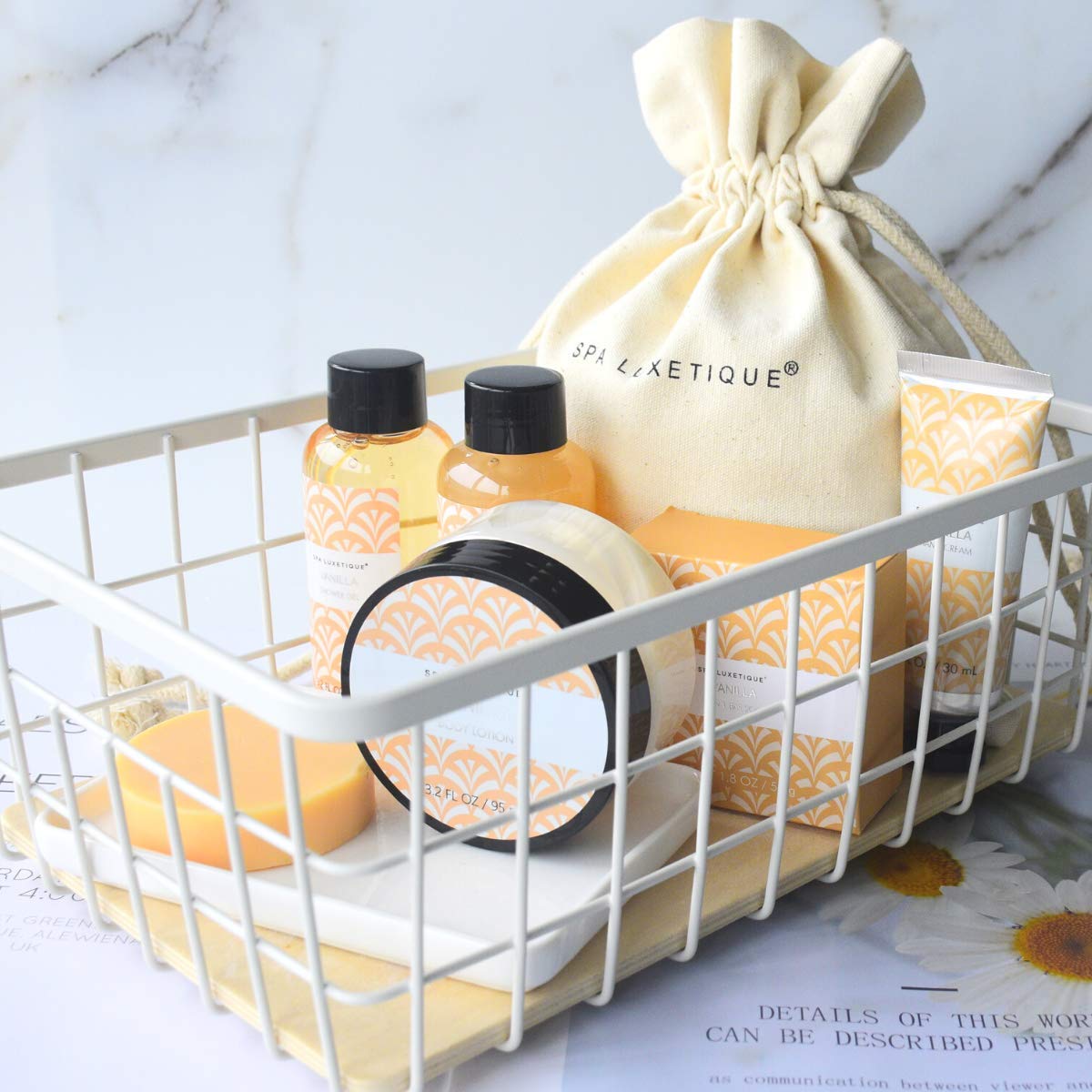 SPA LUXETIQUE Set da Bagno Regalo Donne – Set per la Cura Della Vaniglia con 6 Pezzi in Gel Doccia di Dimensioni da Viaggio, Crema per le Mani, Borsa di Lino con Coulisse, Regalo Festa della Mamma