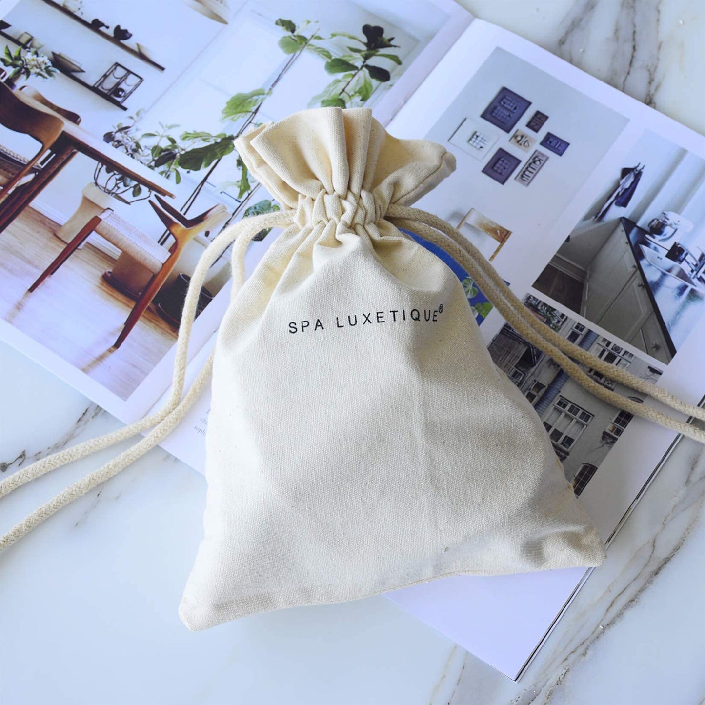 SPA LUXETIQUE Set da Bagno Regalo Donne – Set per la Cura Della Vaniglia con 6 Pezzi in Gel Doccia di Dimensioni da Viaggio, Crema per le Mani, Borsa di Lino con Coulisse, Regalo Festa della Mamma