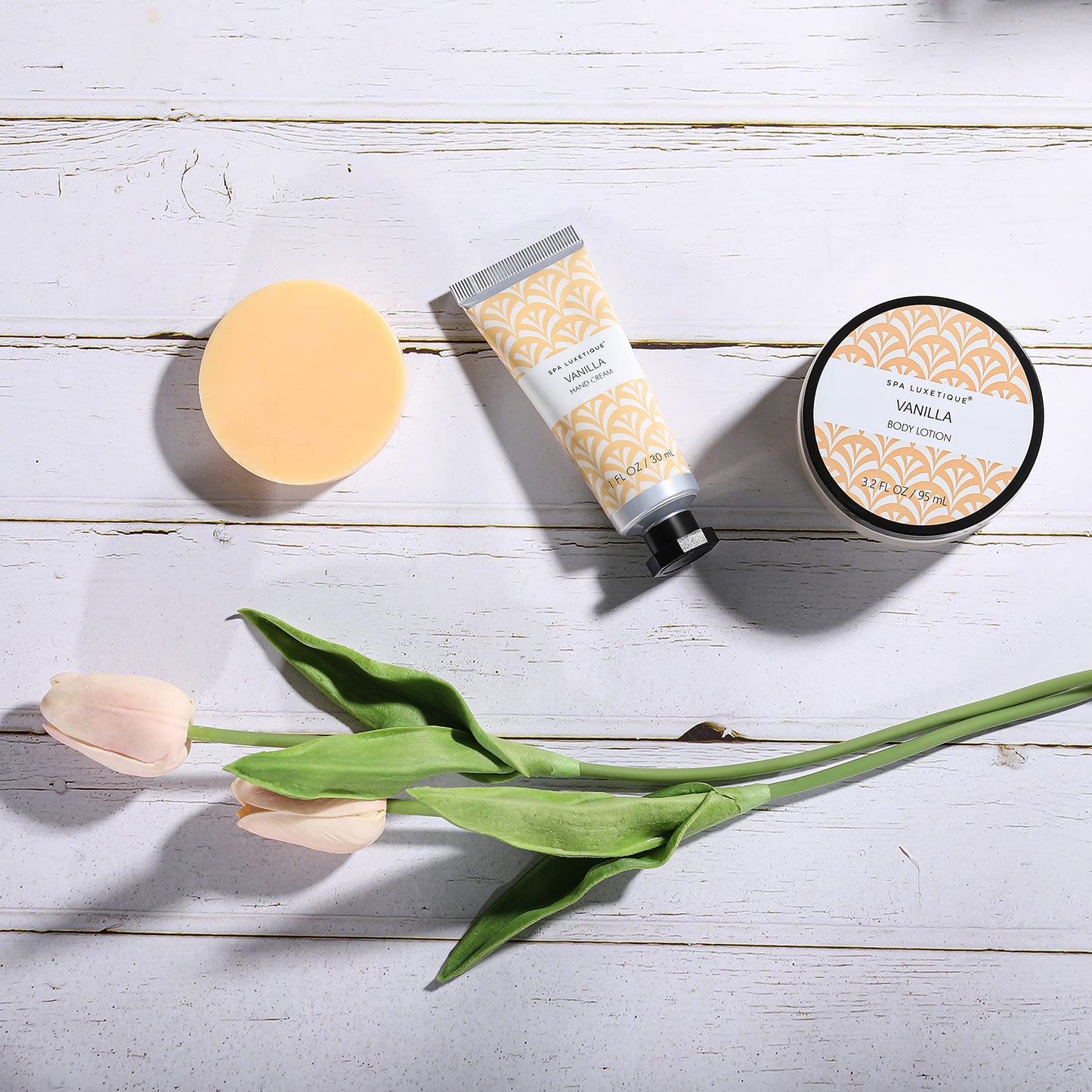 SPA LUXETIQUE Set da Bagno Regalo Donne – Set per la Cura Della Vaniglia con 6 Pezzi in Gel Doccia di Dimensioni da Viaggio, Crema per le Mani, Borsa di Lino con Coulisse, Regalo Festa della Mamma